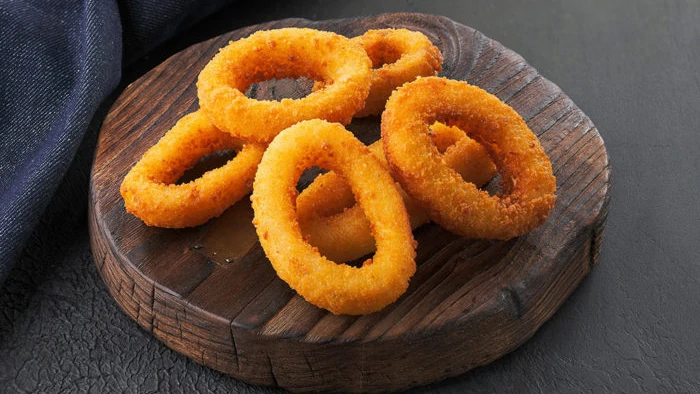 Kuidas teha krõbedaid kalamarõngaid tainas: samm-sammult retseptiga